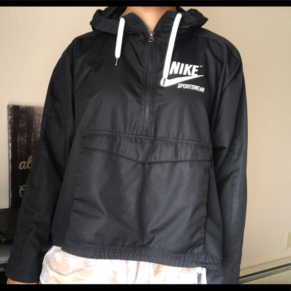 BLACK NIKE WINDBREAKER